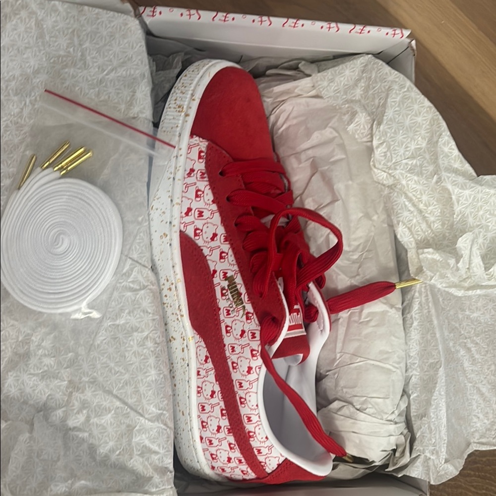 Hello Kitty x Suede Classic GS 'Bright Red' Size: 6C US